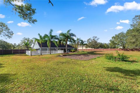 A home in LAKELAND