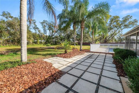 A home in LAKELAND