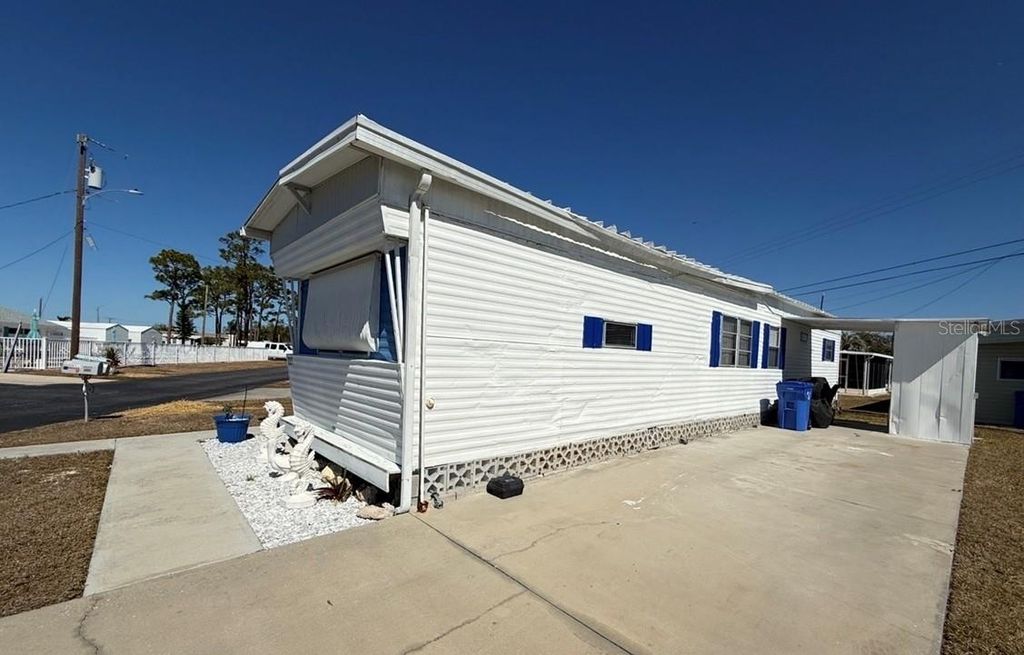 Photo of 227 Inner Drive E, Venice, FL 34285 (MLS # N6135434)