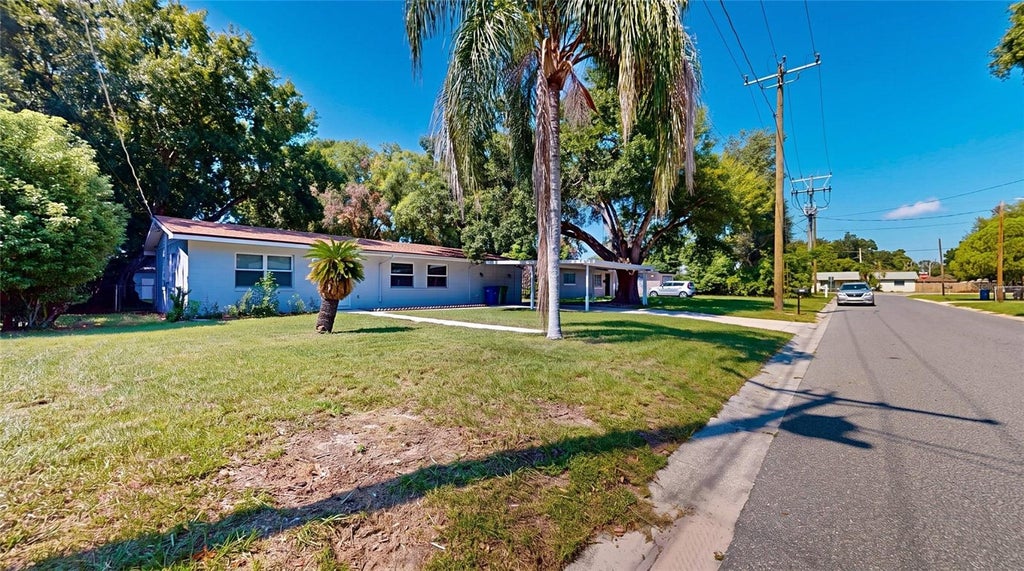 Photo of 2218 Avenue B SW, Winter Haven, FL 33880 (MLS # P4939517)