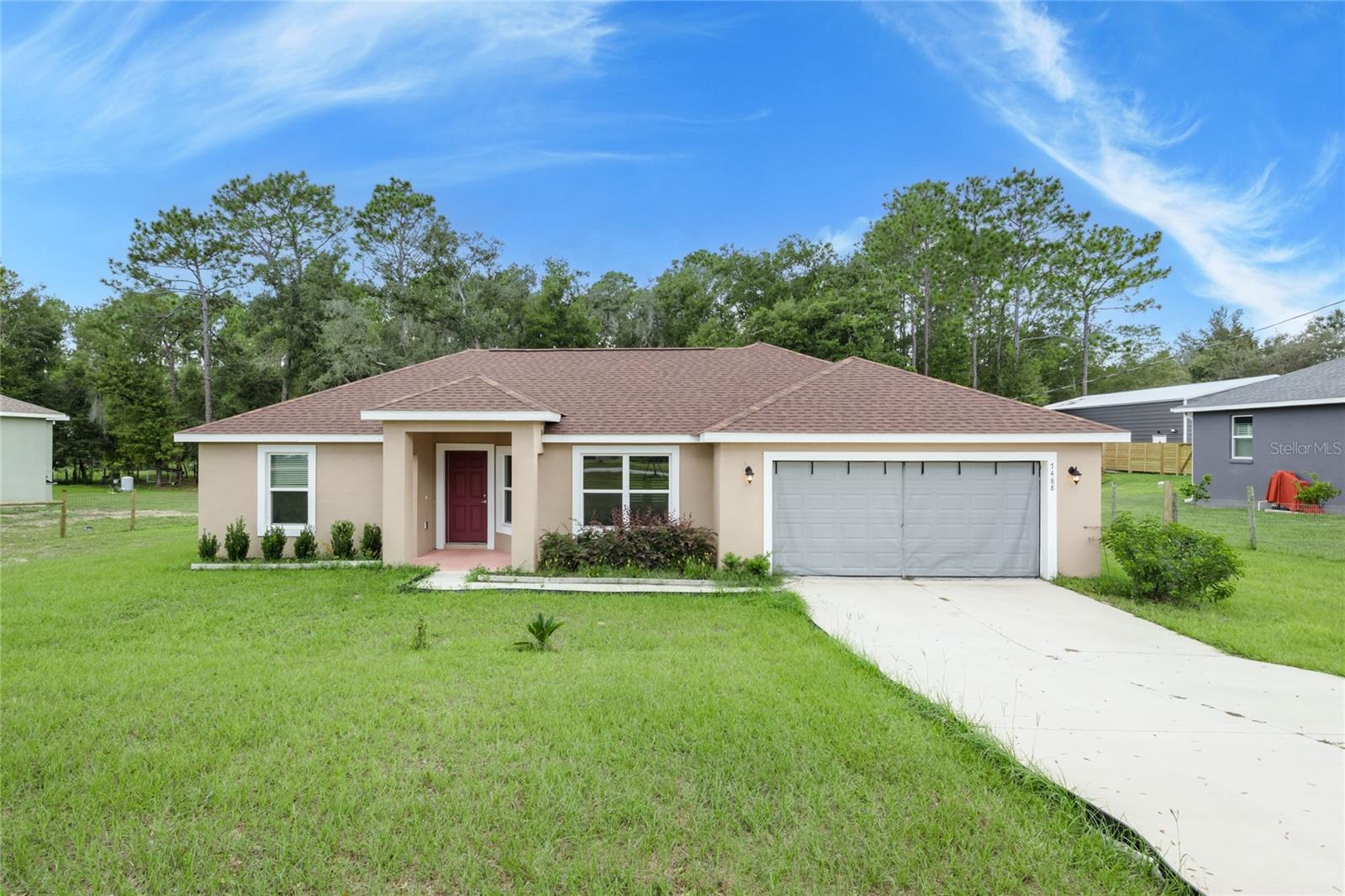 This beautifully maintained 3-bedroom, 2-bath home sits just minutes from the sparkling Rainbow River and only 10 minutes from local schools—offering both convenience and relaxation.
Step inside to find stylish LVP flooring flowing throughout, a modern kitchen with granite countertops and stainless steel appliances, and generously sized bedrooms, including a primary suite with a spacious walk-in closet.
Enjoy peaceful mornings or relaxing evenings on the back porch, all while overlooking your private 1-acre lot.