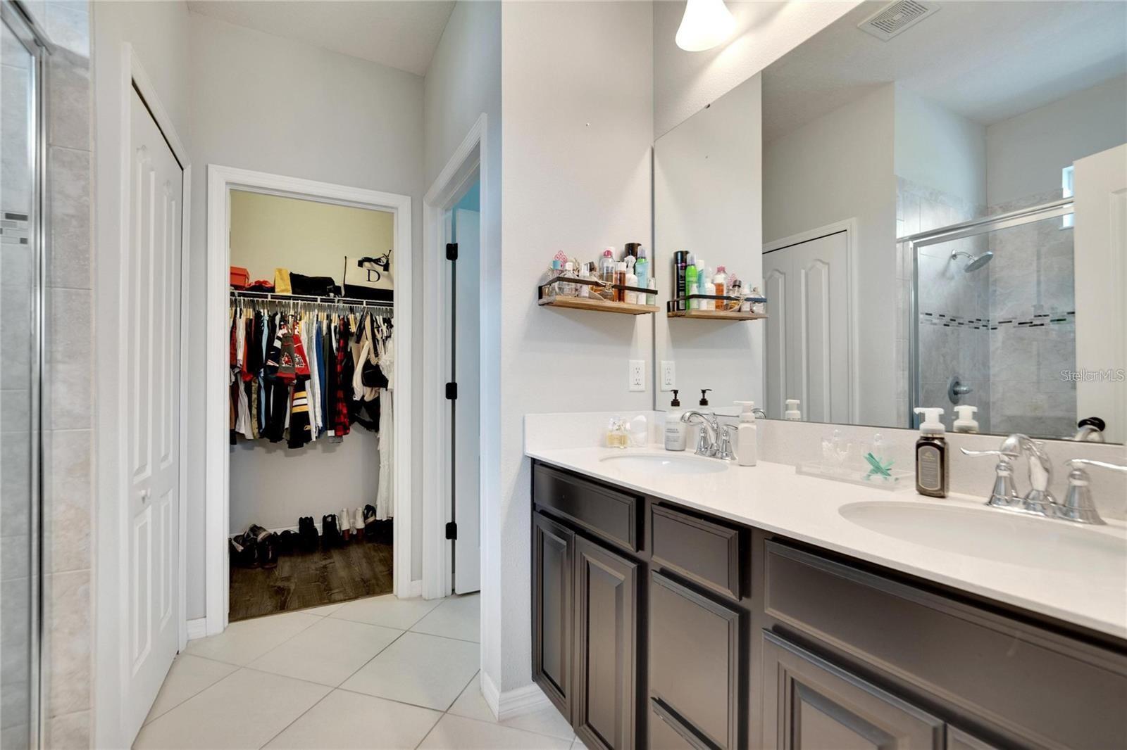 LUCAYA LAKE CLUB PH 2E - Residential