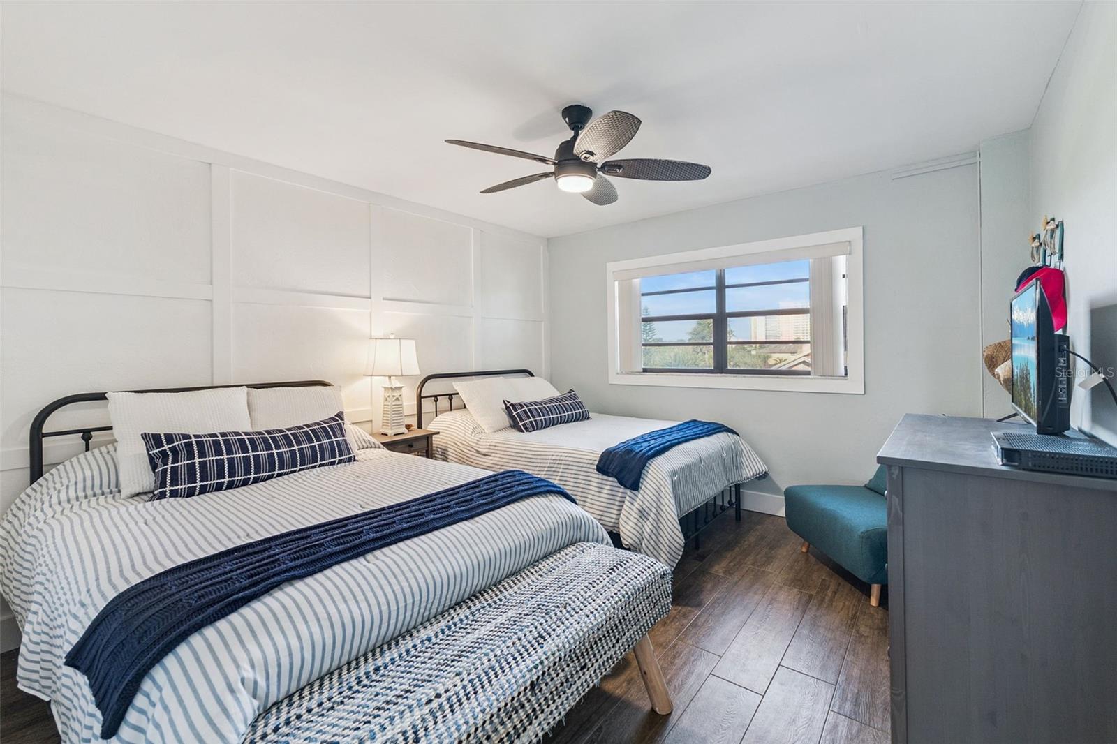 VANTAGE POINTE POOL & RACQUET CLUB CONDO - Residential