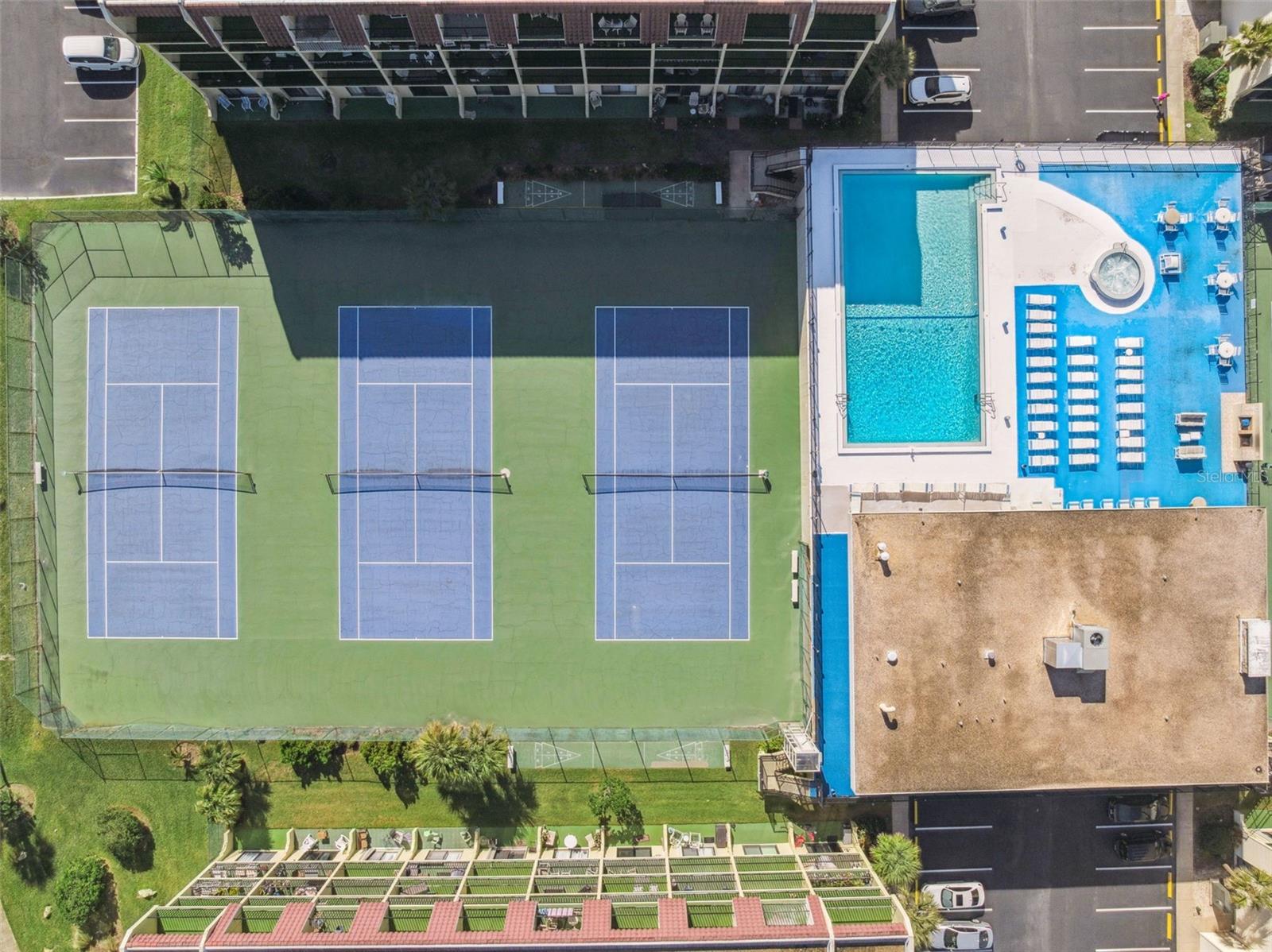 VANTAGE POINTE POOL & RACQUET CLUB CONDO - Residential