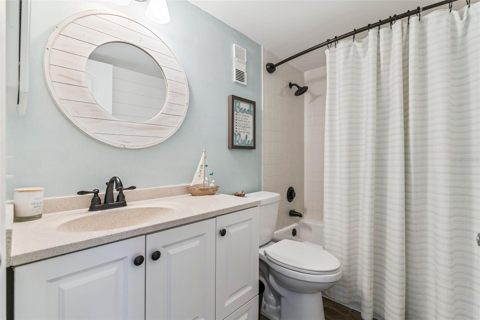 VANTAGE POINTE POOL & RACQUET CLUB CONDO - Residential