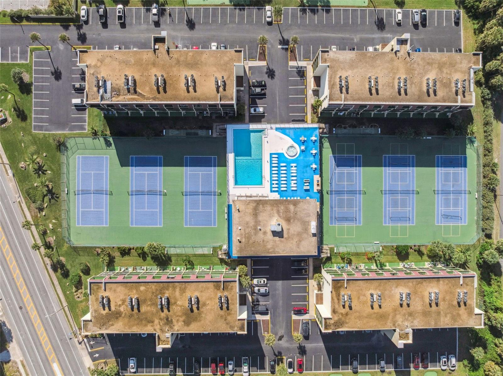 VANTAGE POINTE POOL & RACQUET CLUB CONDO - Residential