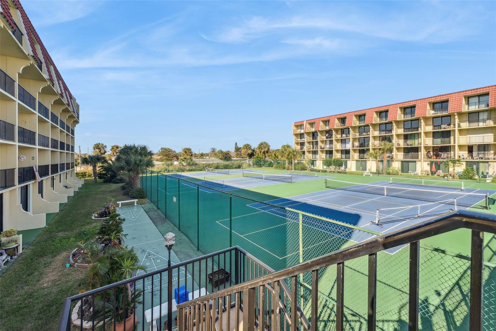 VANTAGE POINTE POOL & RACQUET CLUB CONDO - Residential