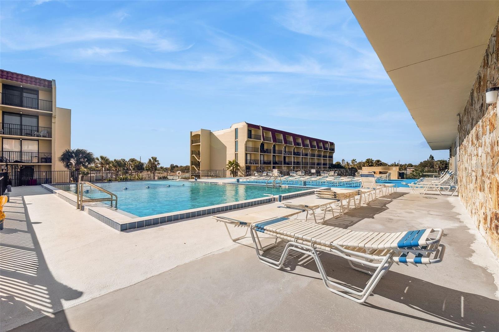 VANTAGE POINTE POOL & RACQUET CLUB CONDO - Residential