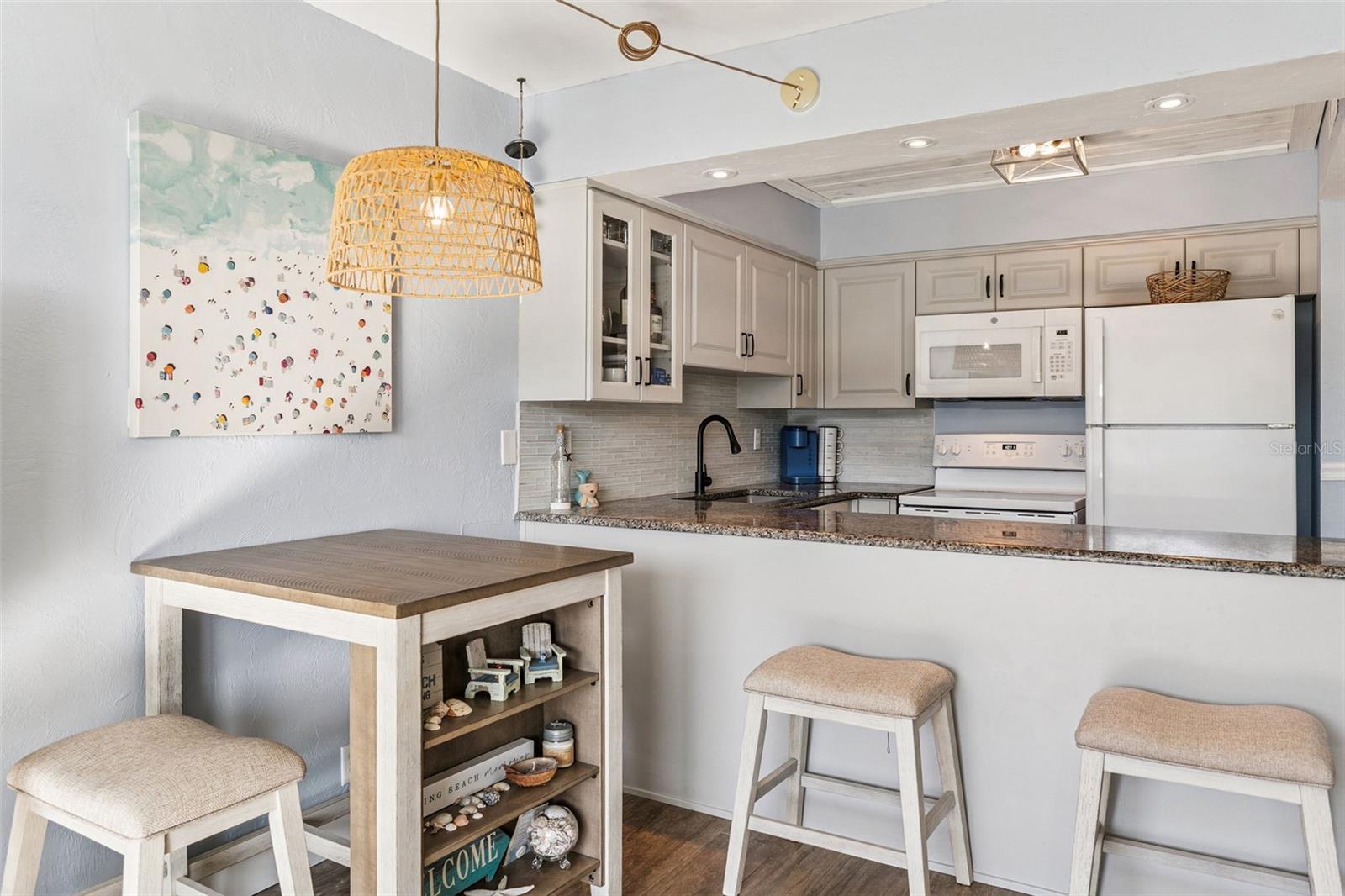 VANTAGE POINTE POOL & RACQUET CLUB CONDO - Residential