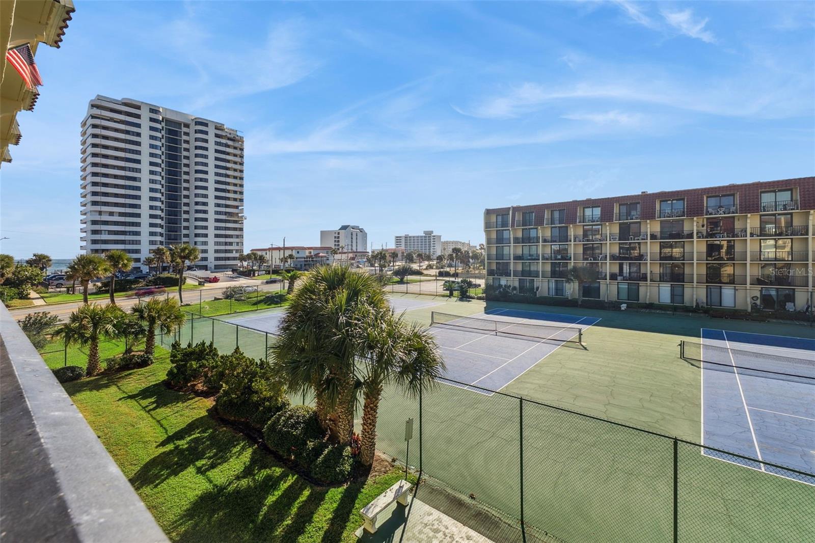 VANTAGE POINTE POOL & RACQUET CLUB CONDO - Residential