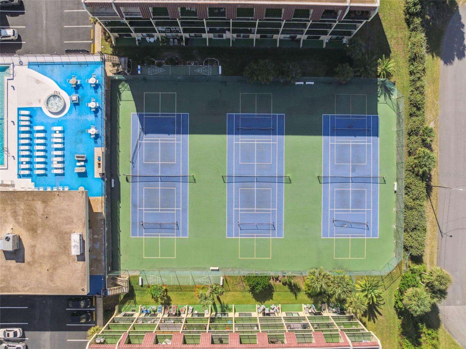 VANTAGE POINTE POOL & RACQUET CLUB CONDO - Residential