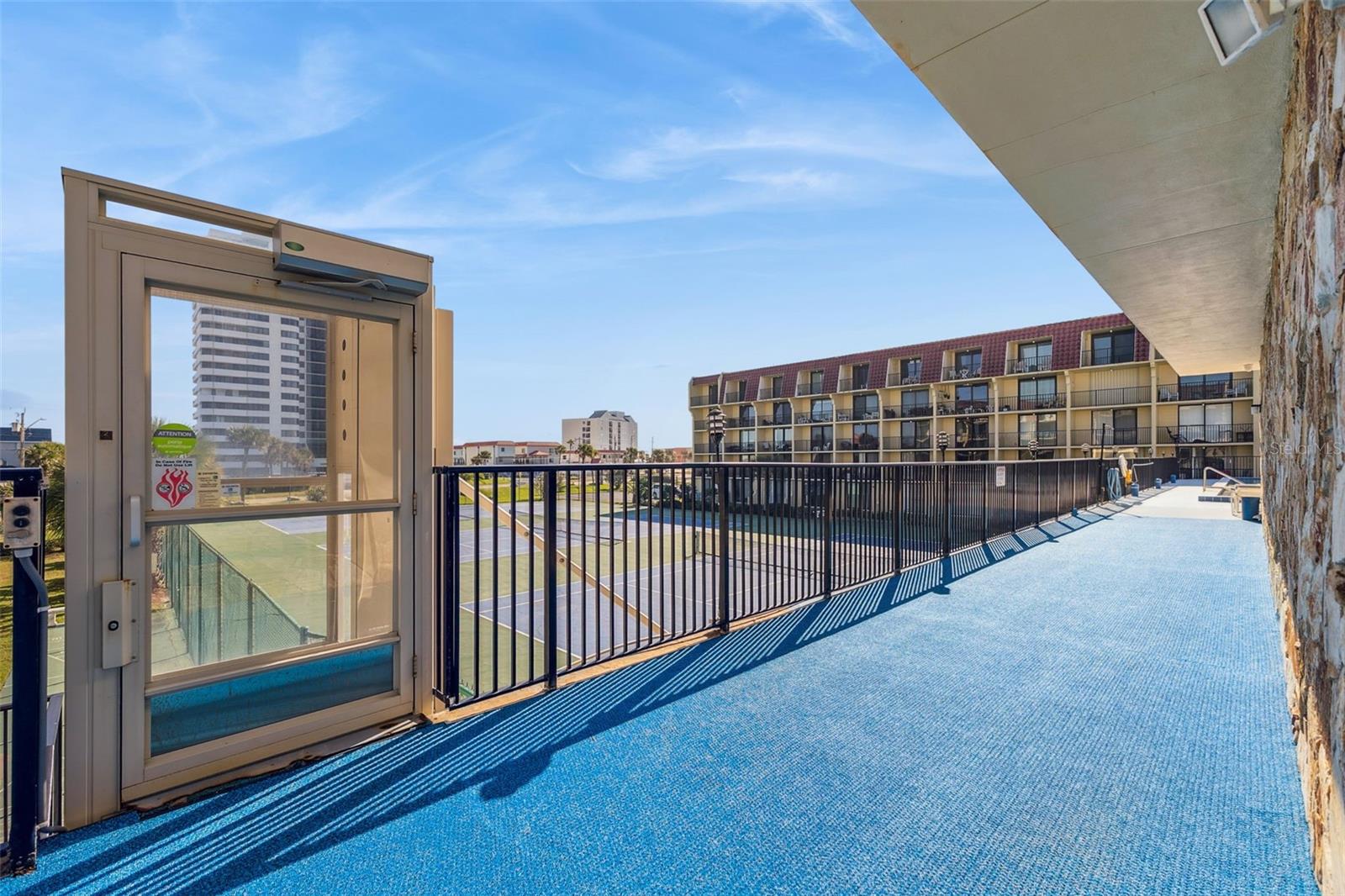 VANTAGE POINTE POOL & RACQUET CLUB CONDO - Residential
