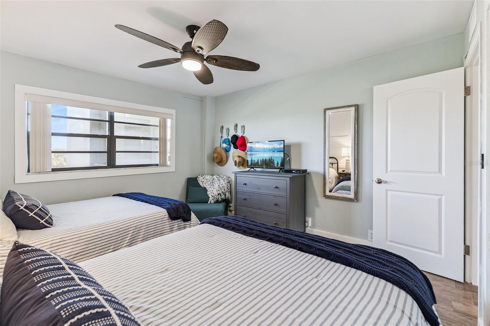 VANTAGE POINTE POOL & RACQUET CLUB CONDO - Residential