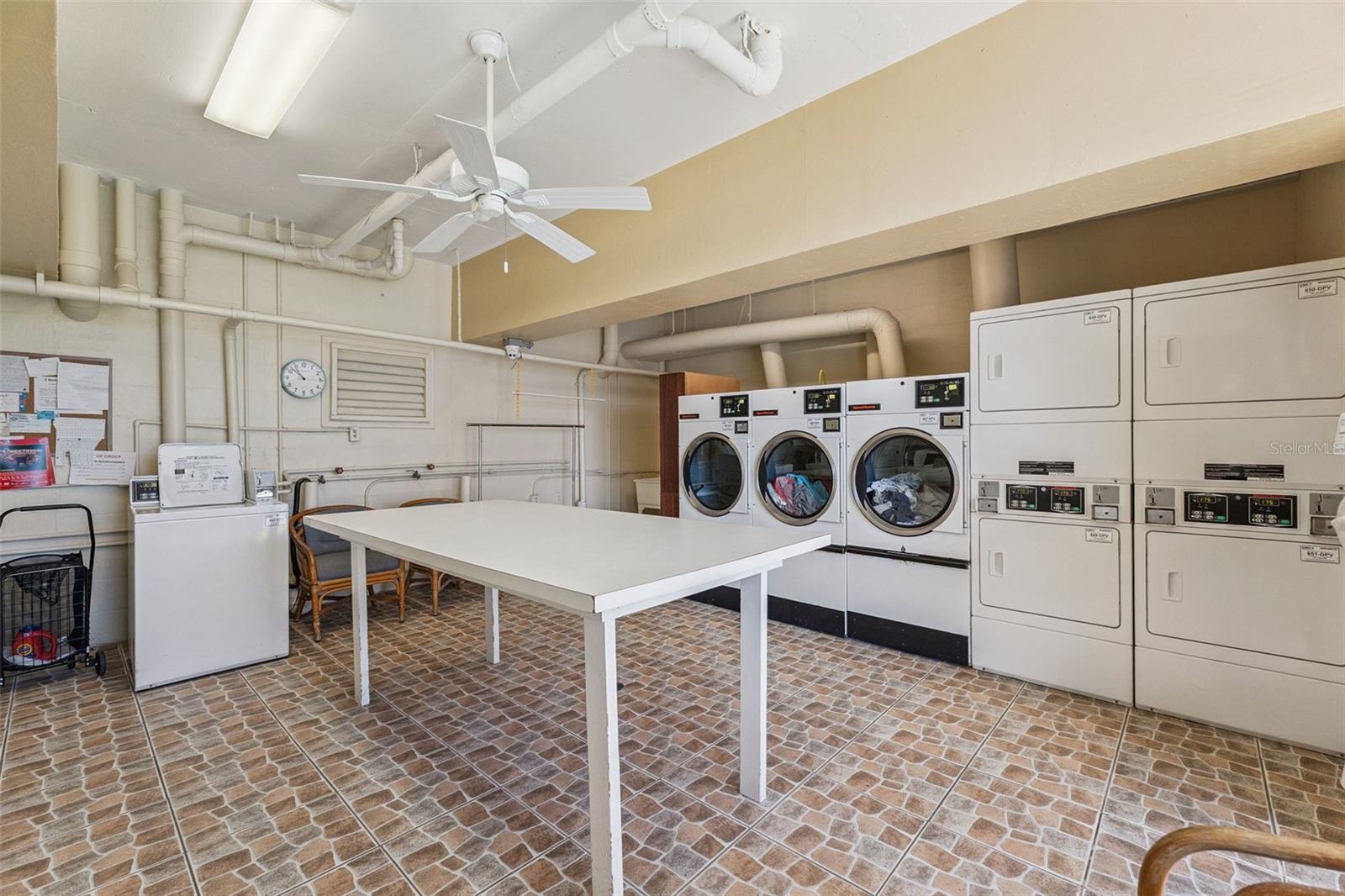 VANTAGE POINTE POOL & RACQUET CLUB CONDO - Residential