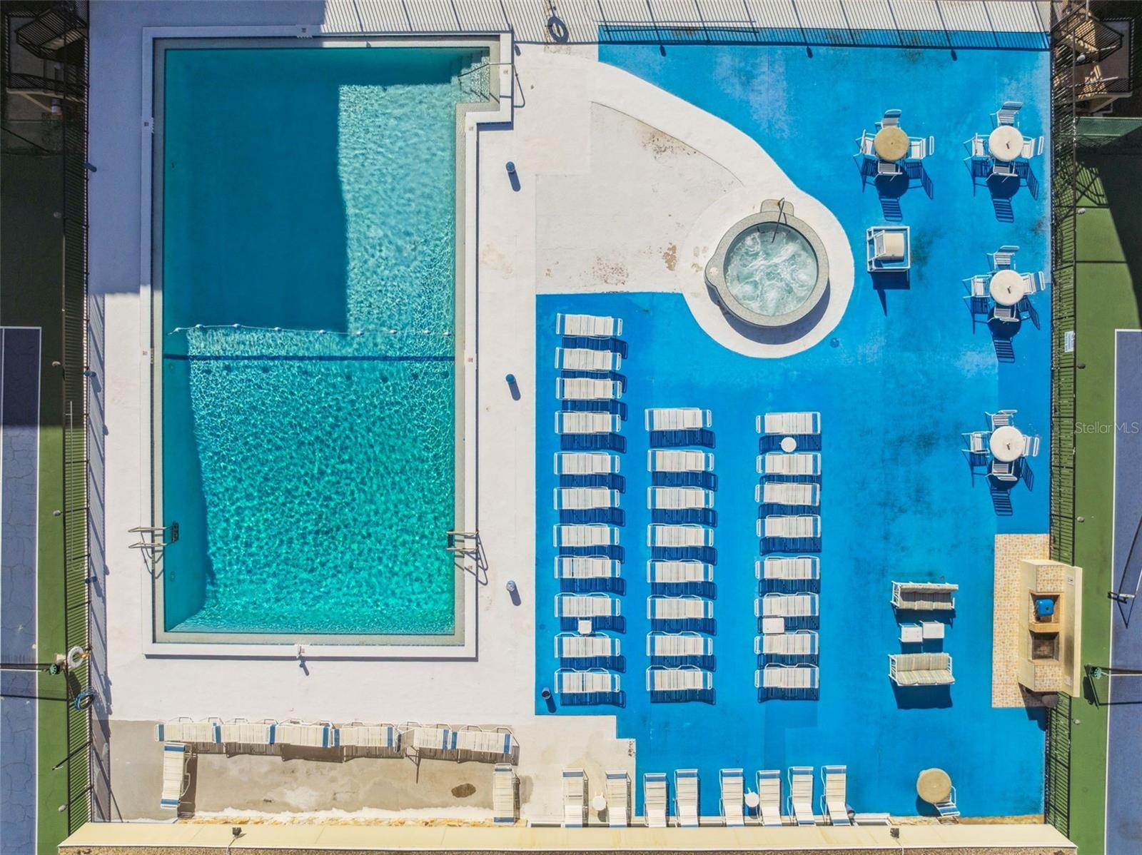 VANTAGE POINTE POOL & RACQUET CLUB CONDO - Residential