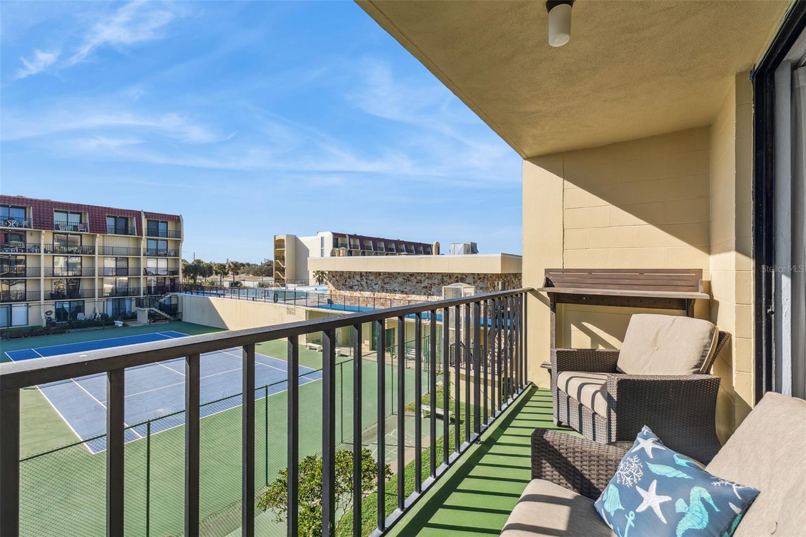 VANTAGE POINTE POOL & RACQUET CLUB CONDO - Residential