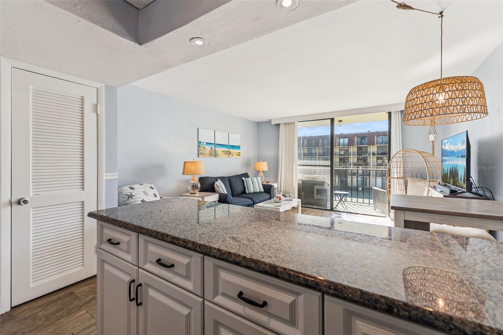 VANTAGE POINTE POOL & RACQUET CLUB CONDO - Residential