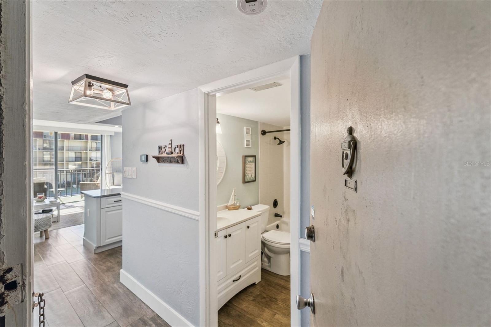 VANTAGE POINTE POOL & RACQUET CLUB CONDO - Residential