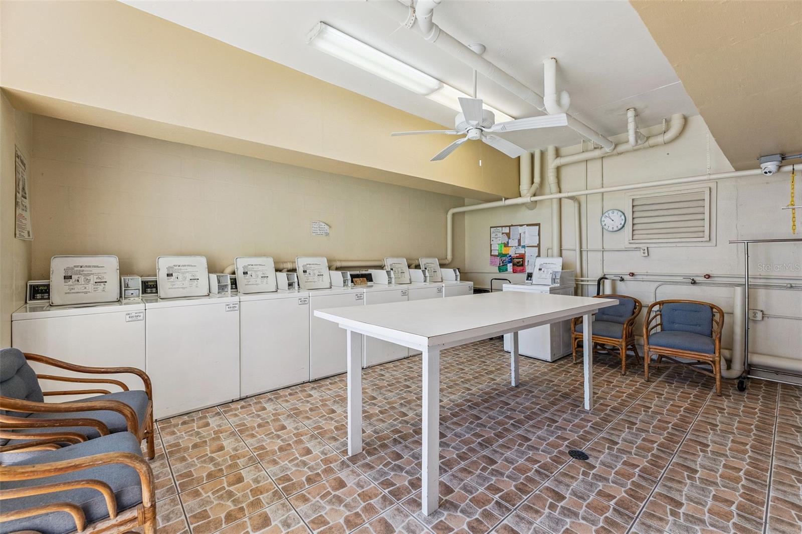 VANTAGE POINTE POOL & RACQUET CLUB CONDO - Residential