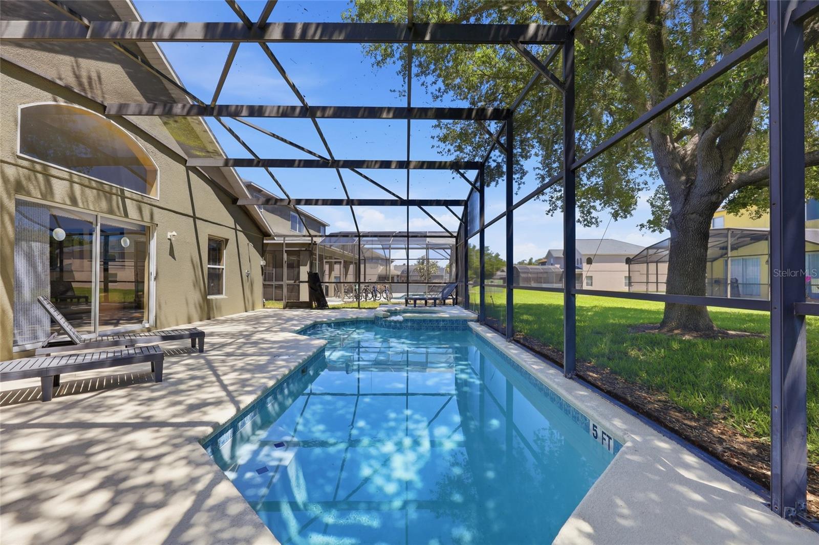 EMERALD ISLAND RESORT PH 4 - Residential