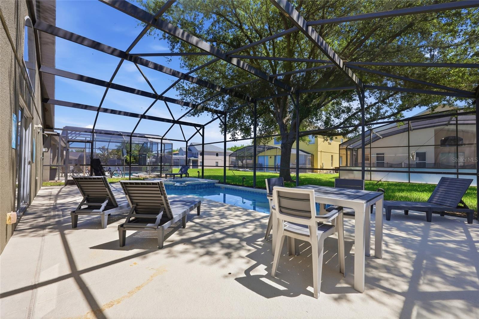 EMERALD ISLAND RESORT PH 4 - Residential