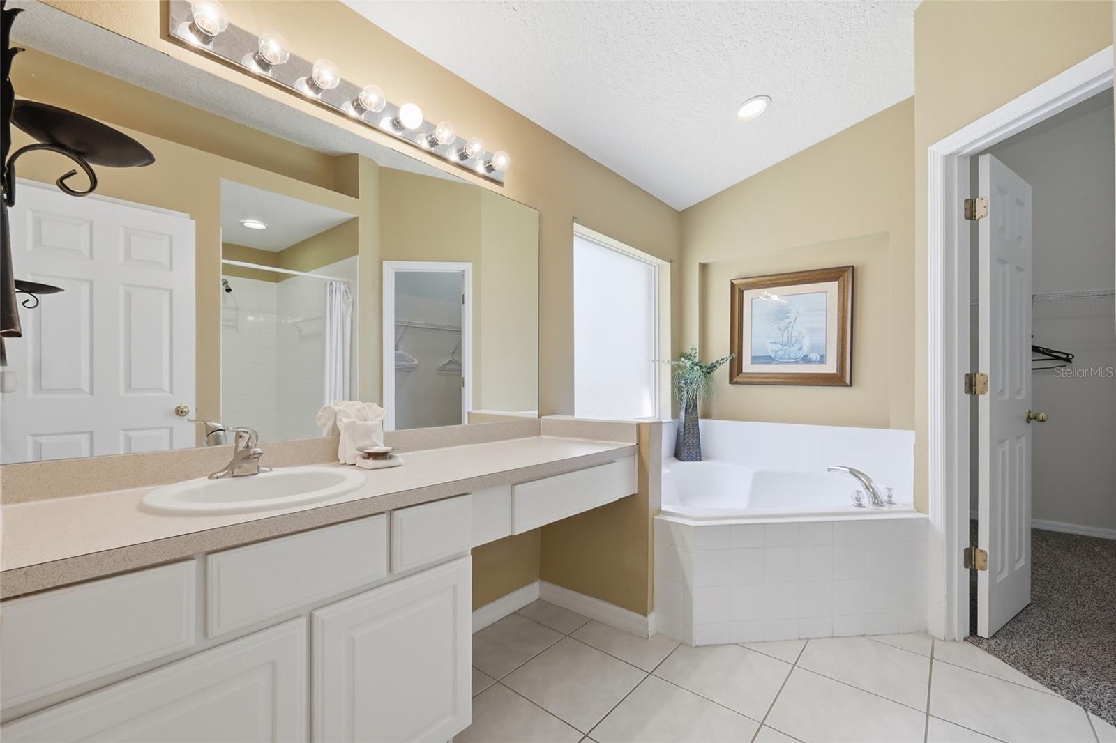 EMERALD ISLAND RESORT PH 4 - Residential