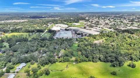 A home in LAKELAND