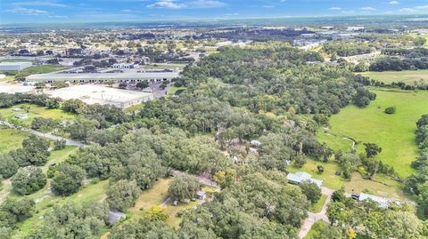 A home in LAKELAND