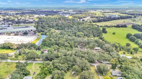 A home in LAKELAND