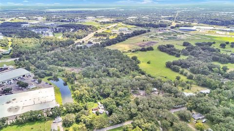 A home in LAKELAND