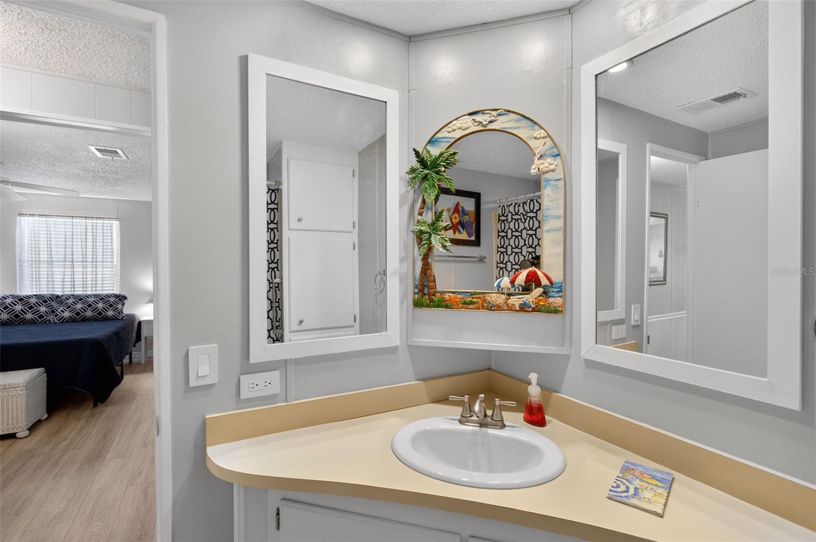 LA CASA MHP CO-OP - Residential