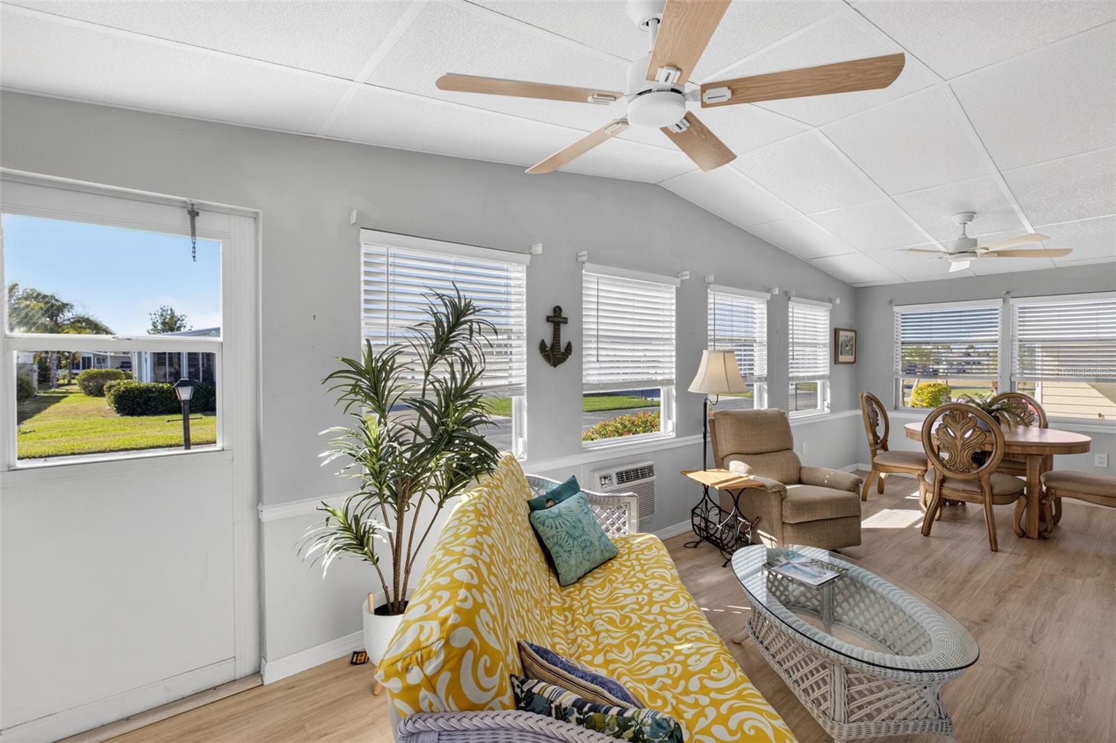 LA CASA MHP CO-OP - Residential