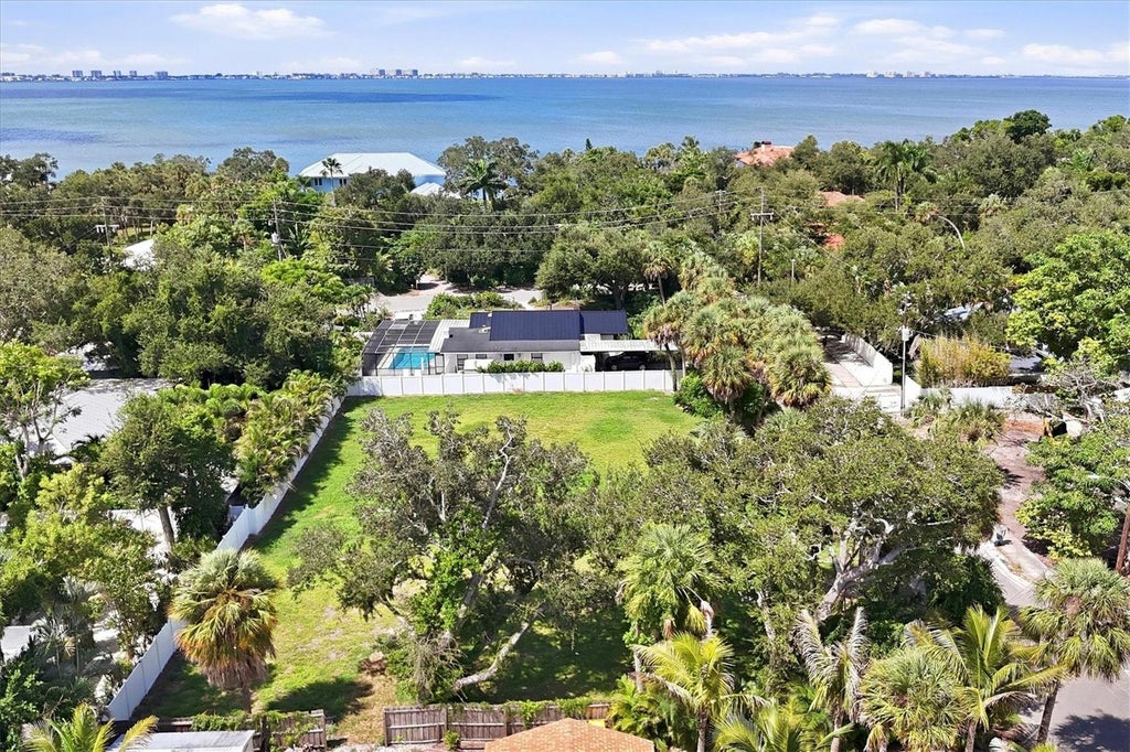 Photo of 928 22nd Street, Sarasota, FL 34234 (MLS # A4706978)