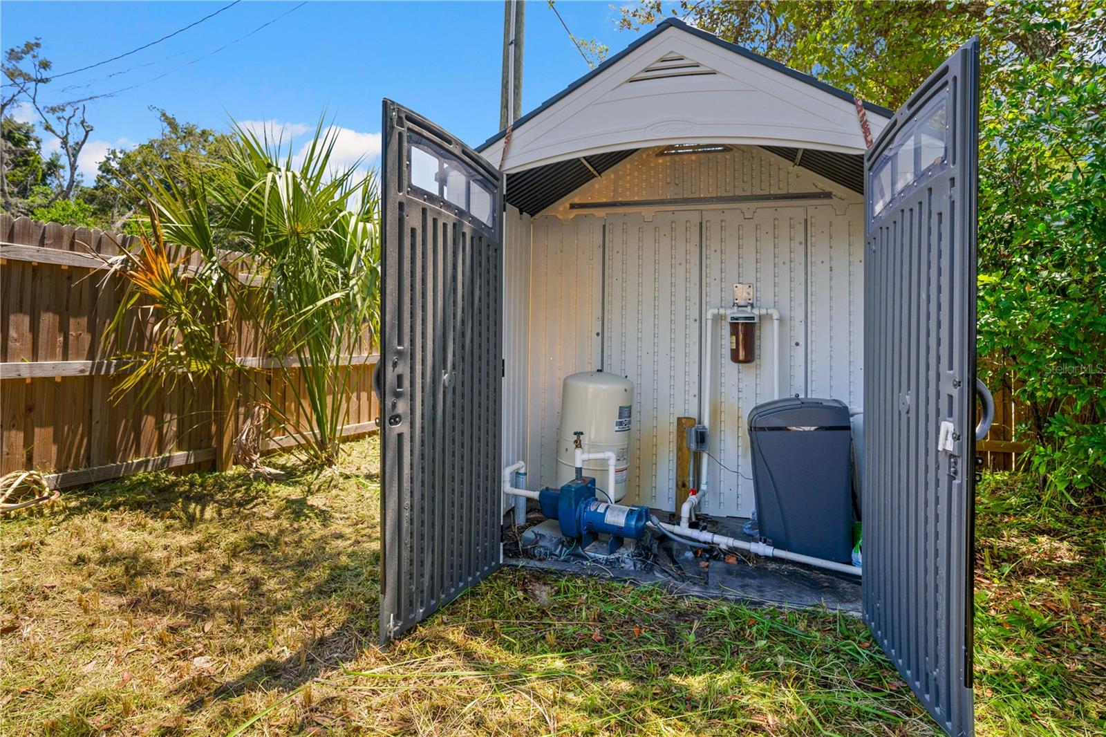 MOON LAKE ESTATES - Land