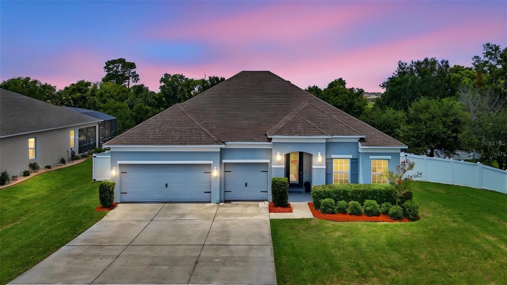 Photo of 1948 Bell Creek Loop, Fruitland Park, FL 34731 (MLS # O6424322)
