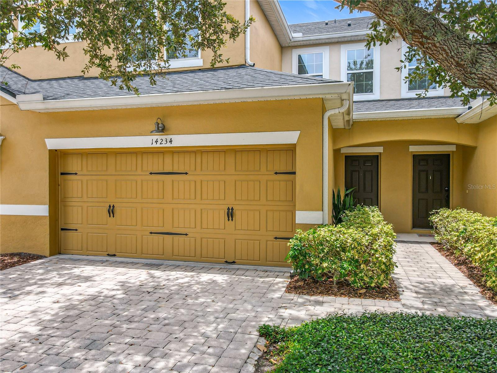 Spacious and well-appointed, this 4-bedroom, 2.5-bath townhome is the largest floor plan available in the community, offering over 2,000 square feet of comfortable living space. The layout includes a 2-car garage, screened-in patio, and a private fenced courtyard—perfect for relaxing outdoors or grilling with friends.
Inside, the first floor features all tile flooring—durable, stylish, and easy to maintain. The primary suite is located on the main level and includes an en-suite bath and walk-in closet. A half bath for guests and a well-equipped kitchen with granite countertops, stainless steel appliances, and a pantry closet complete the first level.
Upstairs, wood laminate flooring continues throughout—meaning there’s no carpet to worry about in the entire home. A versatile loft provides extra living space, along with three additional bedrooms, a full bathroom, and a dedicated laundry room.
Located just off Reams Road, Oasis Cove offers quick access to the back entrance of Walt Disney World and is zoned for top-rated schools. This gated community features resort-style amenities including a clubhouse, pool, fitness center, and playground. Enjoy the best of Central Florida living with nearby shopping, dining, golf, and major attractions.
Location, lifestyle, and value—this townhome checks every box.