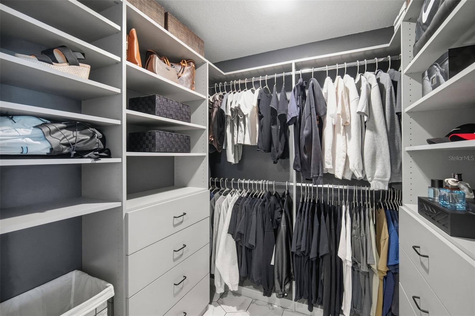 WILLOW SQUARE TWNHMS - Residential