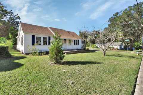 A home in DELAND