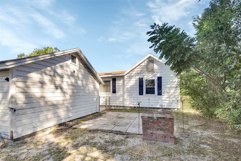 A home in DELAND