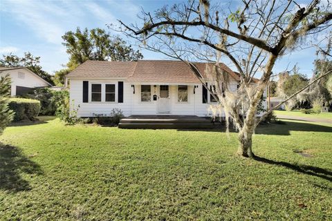 A home in DELAND