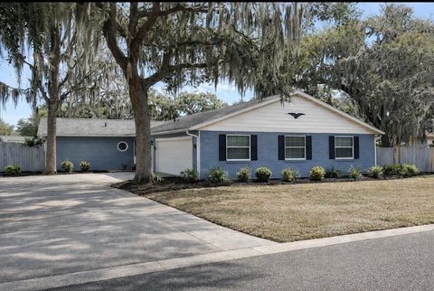 Photo of 201 Frosti Way, Eustis, FL 32726 (MLS # G5108630)
