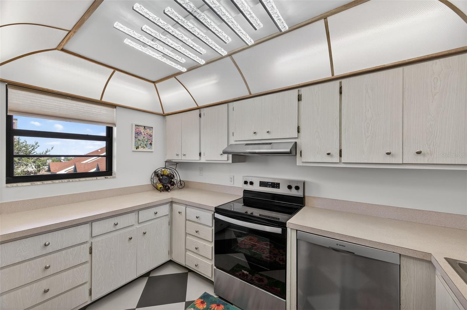 BAY MARINER THE CONDO - Residential