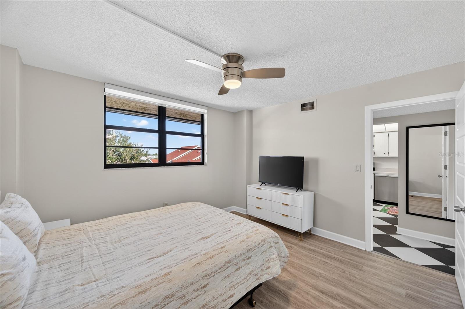 BAY MARINER THE CONDO - Residential