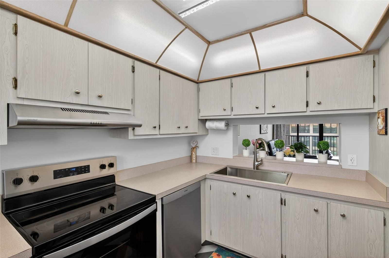 BAY MARINER THE CONDO - Residential