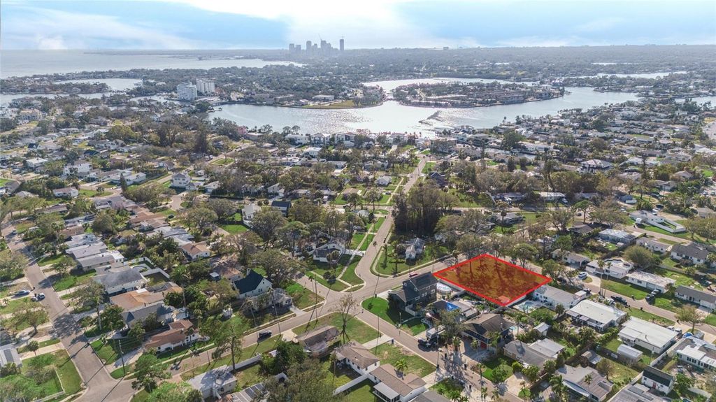 Photo of 1535 Connecticut Avenue NE, St Petersburg, FL 33703 (MLS # TB8325507)