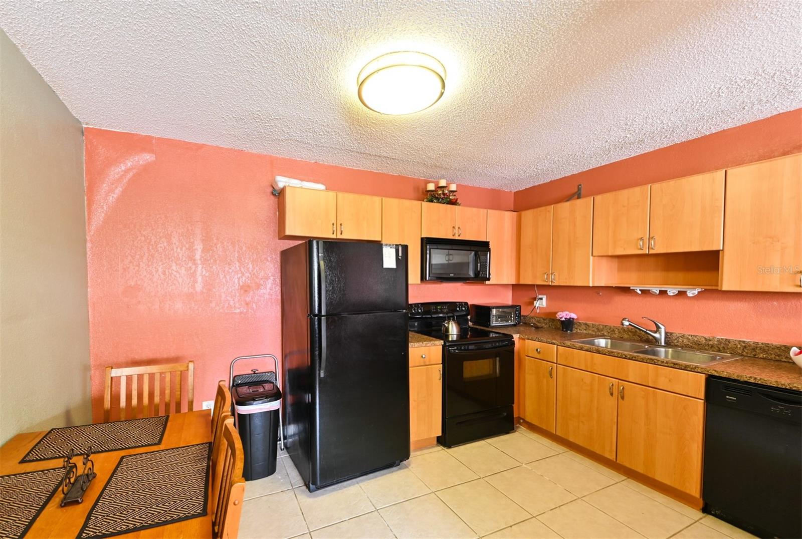 GLENDALE VILLAS A CONDO - Residential