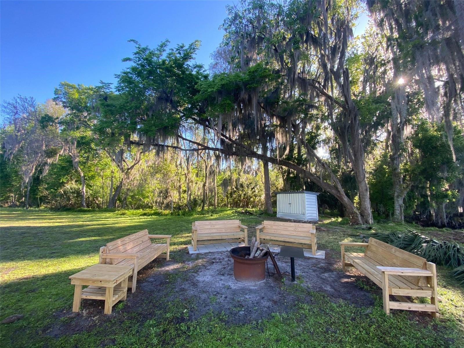 PARADISE LAKES - Land