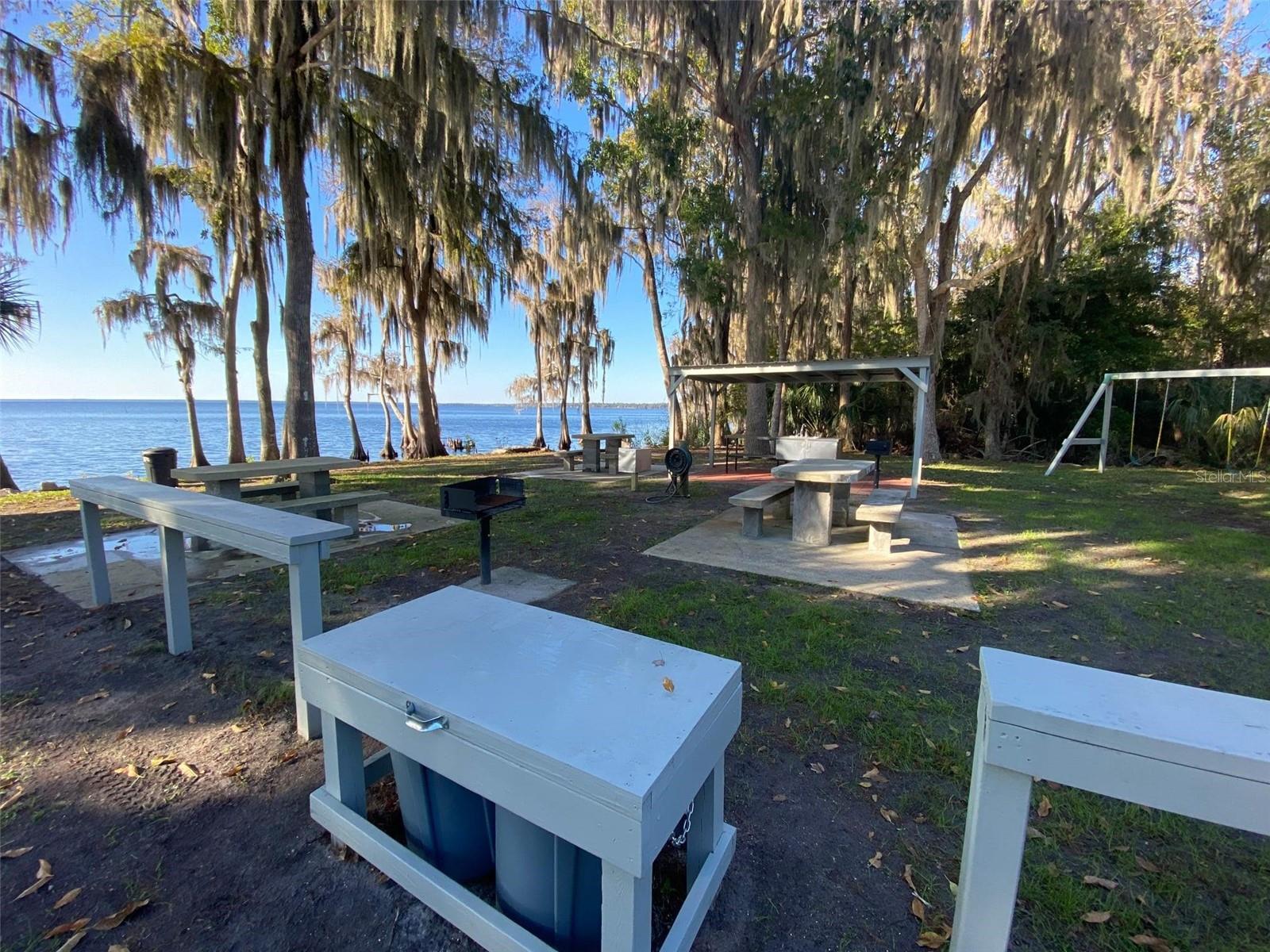 PARADISE LAKES - Land