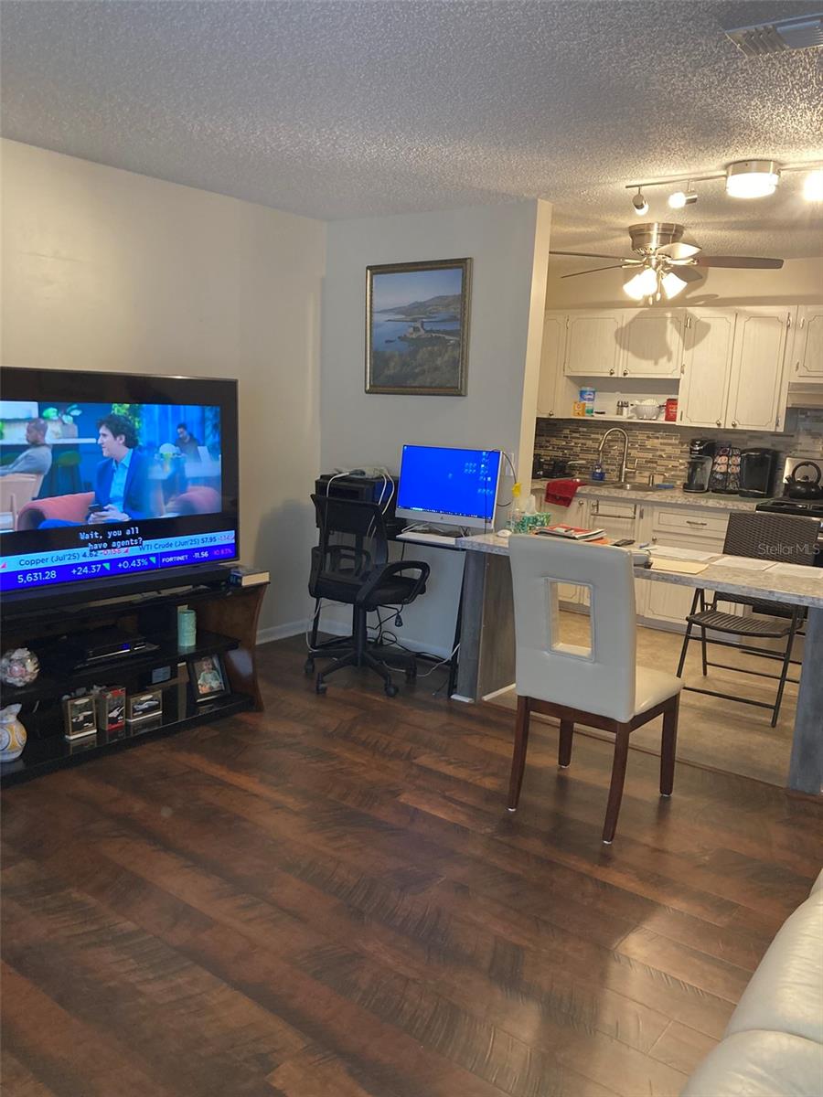 FIVE TOWNS OF ST PETE - Residential Lease