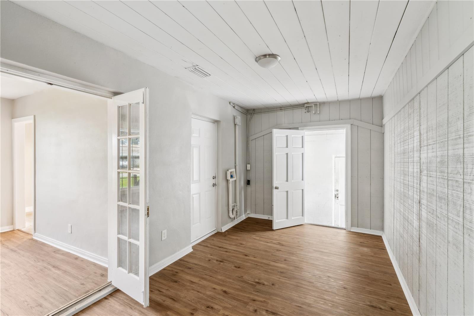 ROOSEVELT GARDENS - Residential